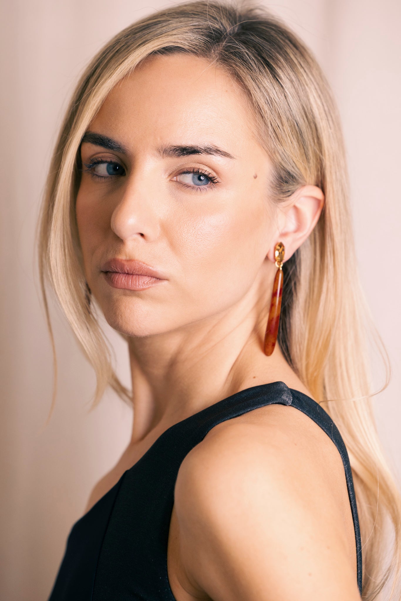 PENDIENTES LAGRIMA AMBAR OCRE