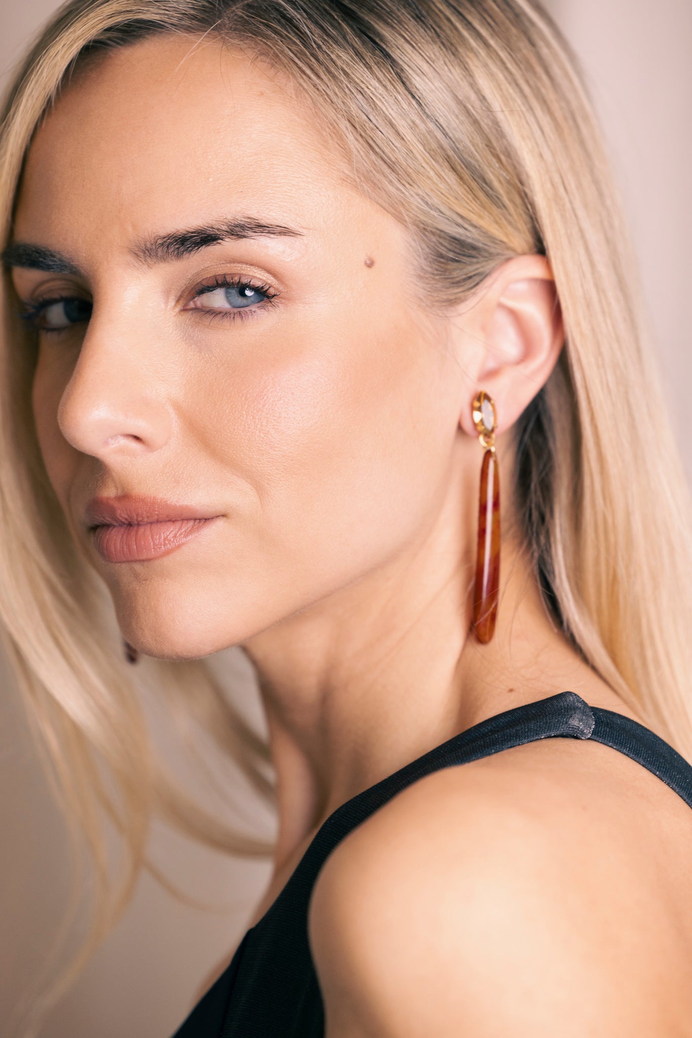 PENDIENTES LAGRIMA AMBAR OCRE