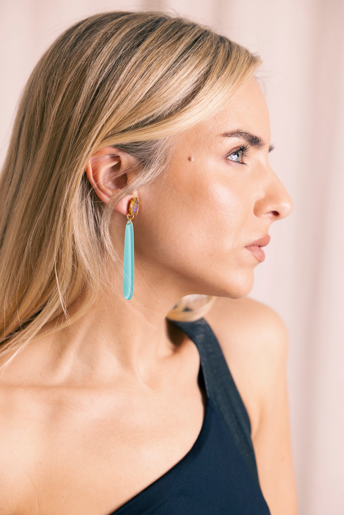 BLACK EARRINGS
