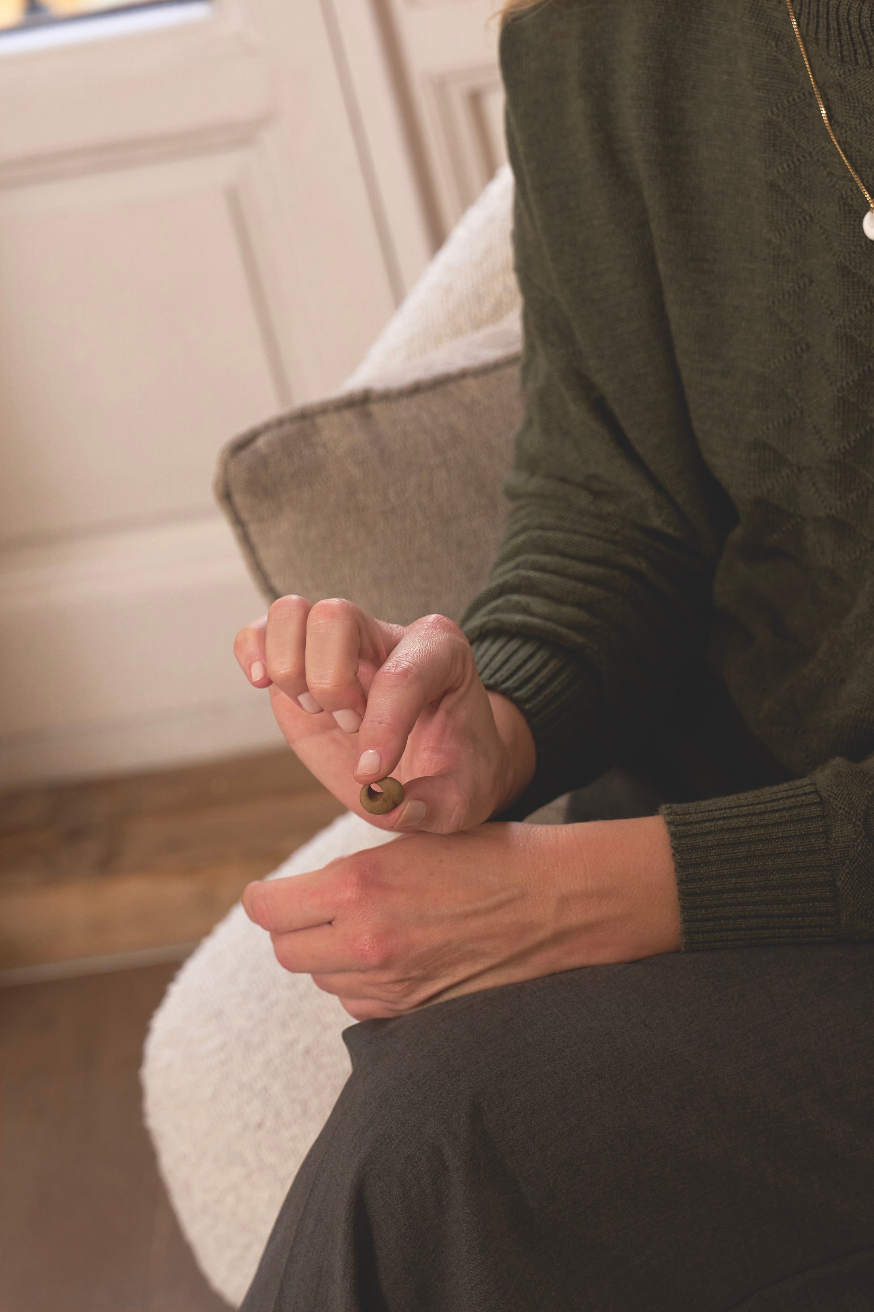 ORILLA NECKLACE NATURAL WHITE COLOR