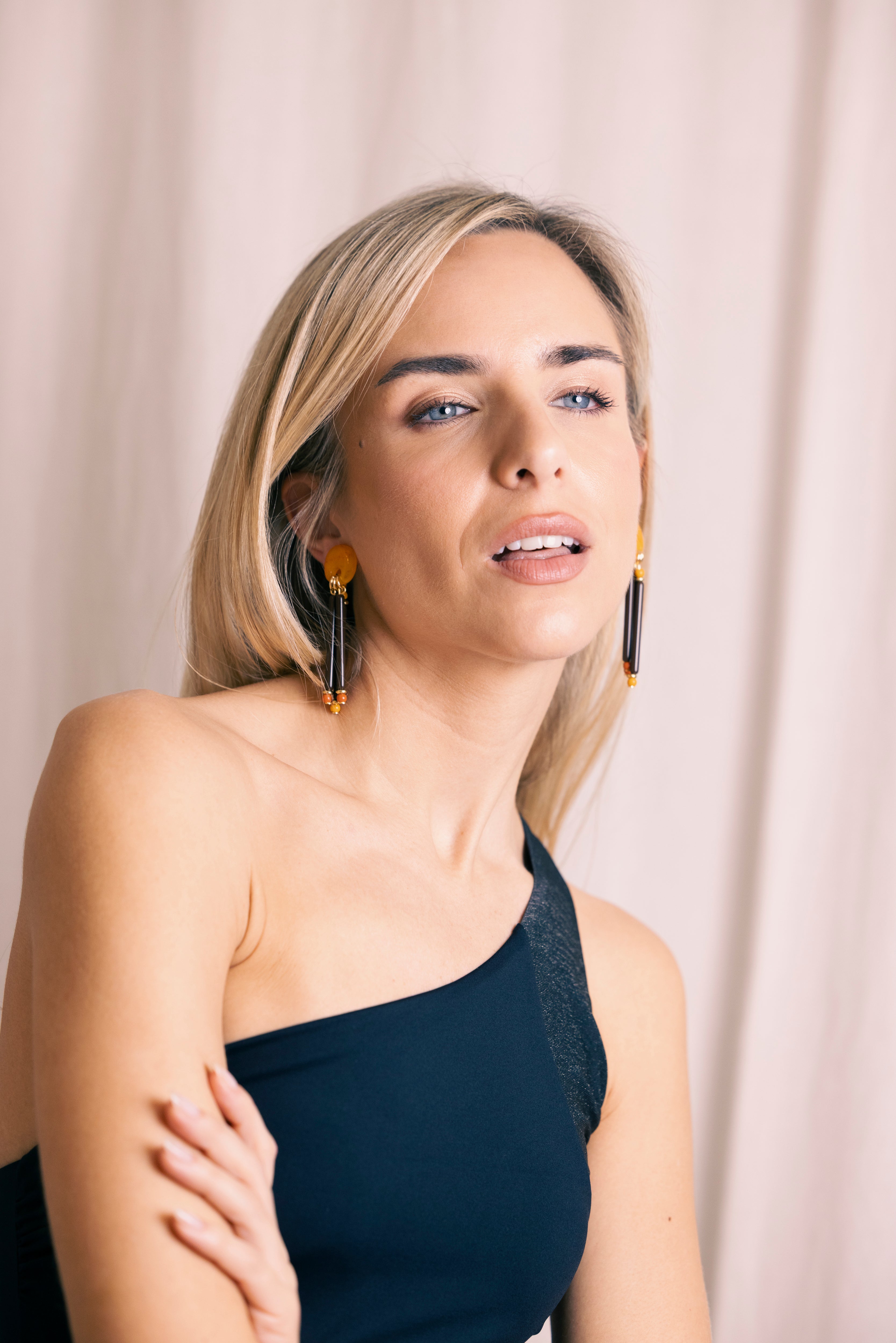 PENDIENTES ENA AMBAR Y NEGRO